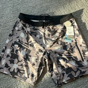 BRAND NEW VUORI MENS SWIM TRUNKS size 33